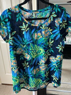 Lilly Pulitzer Etta Scoop Neck Tee The hottest spot Sz L